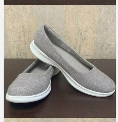 Fashion Women Walking Shoes Ultra Soft Canvas Shoes Imported Sneakers Socks for Ladies and Girls