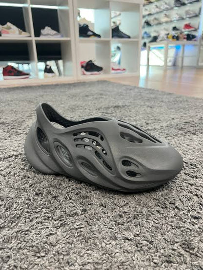 Best Selling Foam Runner Yeezy Clogs Soft, Comfortable and Dashing